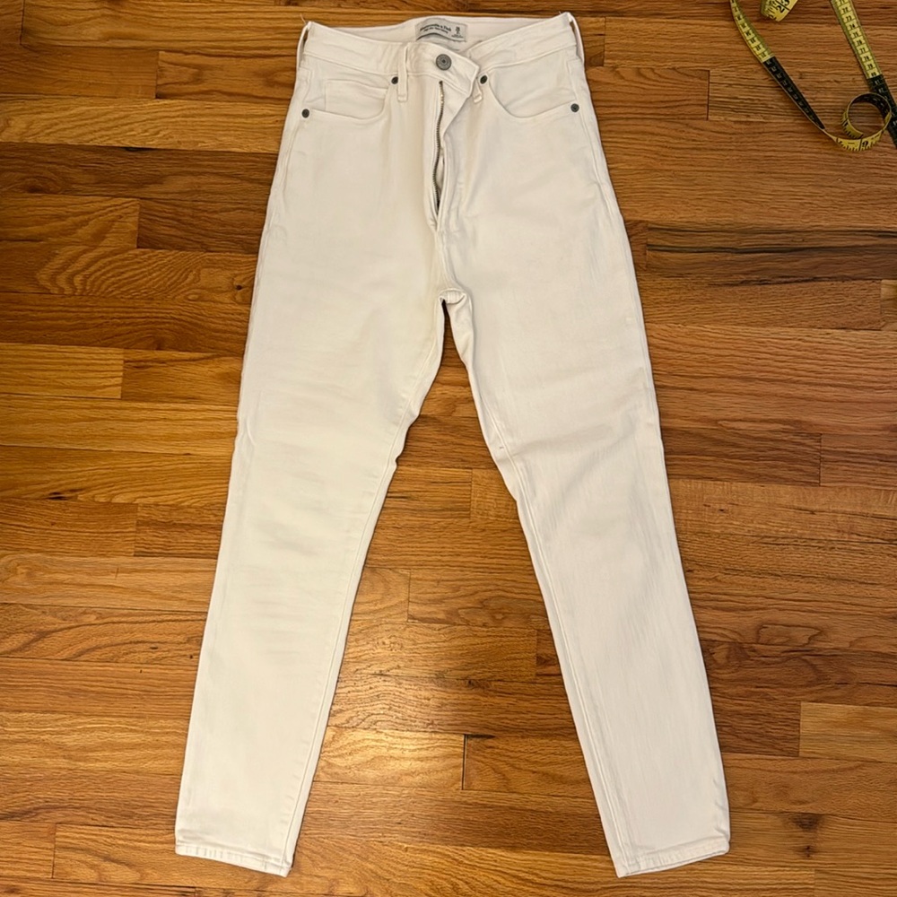 Abercrombie high rise super skinny jean white size 26 short